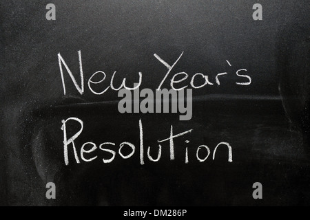 Nahaufnahme von einer Tafel mit New Years Resolution darauf mit Kreide geschrieben. Stockfoto