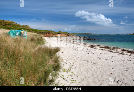 Der weiße Sandstrand von Bryher, Isles of Scilly, Rushy Bay, Cornwall, England. Stockfoto