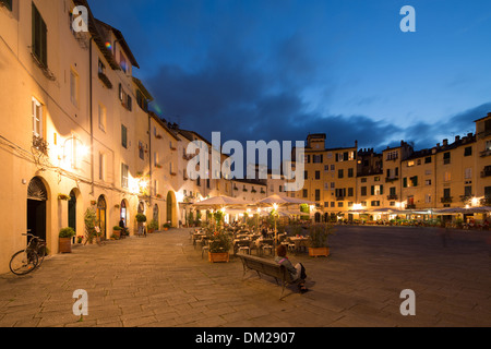 Piazza dell'Anfiteatro, Lucca, Toskana Stockfoto