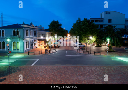 Trafalgar Street, Nelson, Neuseeland am Abend Stockfoto