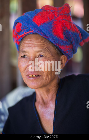 eine Frau auf dem Markt in Nyaungshwe, Inle-See, Myanmar (Burma) Stockfoto