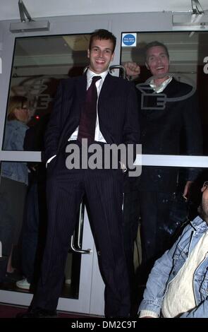 19. Mai 2000 - Darsteller London - PREMIERE von NORA, EWAN MCGREGOR. BEI DER JEDERMANN IN HAMPSTEAD. DIE NATÜRLICHE NYLON-CREW WAREN DORT, UM EWAN, ALLE MIT JUDE LAW, SADIE FROST, UNTERSTÜTZEN SEAN PERTWEE UND JOHNNY LEE-MILLER. (Kredit-Bild: © Globe Photos/ZUMAPRESS.com) Stockfoto