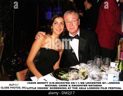 5. November 1998 öffnet - 42. LONDON Filmfestival (BFI) "Little Voice" mit einem Gala-Screening am Leicester Square... Michael Caine mit seiner Tochter Natasha. (Kredit-Bild: © Globe Photos/ZUMAPRESS.com) Stockfoto