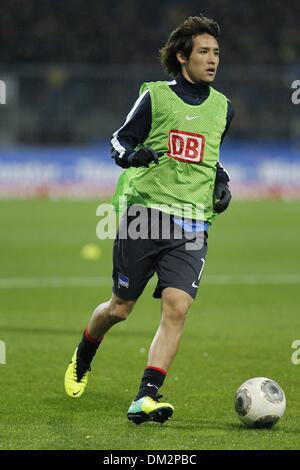 Braunschweig, Deutschland. 8. Dezember 2013. Hajime Hosogai (Hertha) Fußball / Fußball: Bundesliga-Spiel zwischen Eintracht Braunschweig 0-2 Hertha BSC Berlin im Eintracht-Stadion in Braunschweig, Deutschland. © AFLO/Alamy Live-Nachrichten Stockfoto