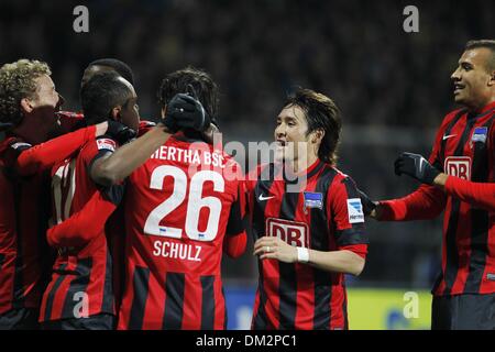 Braunschweig, Deutschland. 8. Dezember 2013. Hajime Hosogai (Hertha) Fußball / Fußball: Bundesliga-Spiel zwischen Eintracht Braunschweig 0-2 Hertha BSC Berlin im Eintracht-Stadion in Braunschweig, Deutschland. © AFLO/Alamy Live-Nachrichten Stockfoto