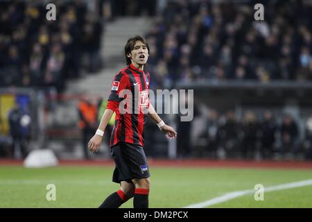 Braunschweig, Deutschland. 8. Dezember 2013. Hajime Hosogai (Hertha) Fußball / Fußball: Bundesliga-Spiel zwischen Eintracht Braunschweig 0-2 Hertha BSC Berlin im Eintracht-Stadion in Braunschweig, Deutschland. © AFLO/Alamy Live-Nachrichten Stockfoto