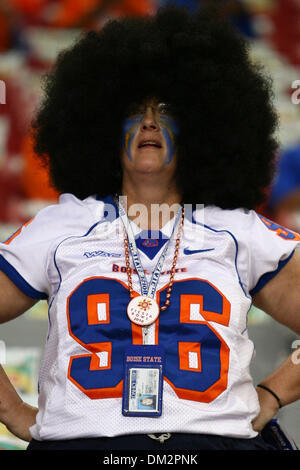 Boise State Broncos Kampf gegen TCU gehörnte Frösche in der 39. jährlichen Fiesta Bowl Tostitos gesponsert.  Boise State Ventilatoren sind in Kraft vor Beginn der Fiesta Bowl gegen TCU. (Kredit-Bild: © Tony Leon/Southcreek Global/ZUMApress.com) Stockfoto