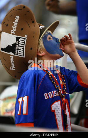 Boise State Broncos Kampf gegen TCU gehörnte Frösche in der 39. jährlichen Fiesta Bowl Tostitos gesponsert.  Boise State Ventilatoren sind in Kraft vor Beginn der Fiesta Bowl gegen TCU. (Kredit-Bild: © Tony Leon/Southcreek Global/ZUMApress.com) Stockfoto