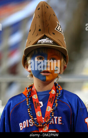 Boise State Broncos Kampf gegen TCU gehörnte Frösche in der 39. jährlichen Fiesta Bowl Tostitos gesponsert.  Boise State Ventilatoren sind in Kraft vor Beginn der Fiesta Bowl gegen TCU. (Kredit-Bild: © Tony Leon/Southcreek Global/ZUMApress.com) Stockfoto