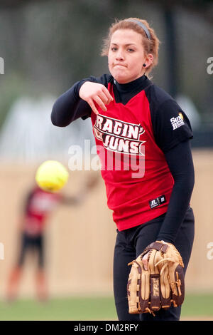 Louisiana Classic: Bryant Bulldoggen an der Louisiana-Lafayette Ragin Cajuns; Louisiana-Lafayette Entlastung Krug Stellplätze Paige Cavallin während eines Spiels gegen Bryant College; Lamson Park, Lafayette, Louisiana (Kredit-Bild: © John Korduner/Southcreek Global/ZUMApress.com) Stockfoto