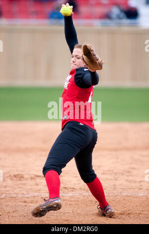 Louisiana Classic: Bryant Bulldoggen an der Louisiana-Lafayette Ragin Cajuns; Louisiana-Lafayette Entlastung Krug Stellplätze Paige Cavallin während eines Spiels gegen Bryant College; Lamson Park, Lafayette, Louisiana (Kredit-Bild: © John Korduner/Southcreek Global/ZUMApress.com) Stockfoto