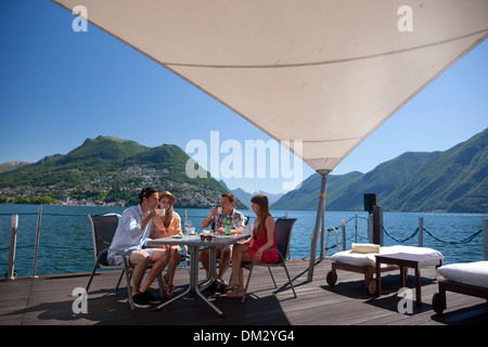 Schweiz Europa Paradiso Gruppe Frau Mann paar Paare See Monte Bre Lugano See Kanton TI Tessin Südschweiz Stockfoto