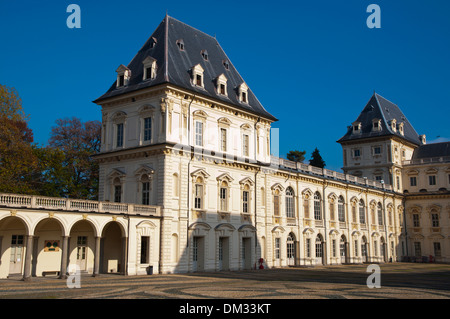 Castello del Valentino (1660) jetzt Gehäuse Architekturfakultät Parco del Valentino Park Turin Stadt Region Piemont Stockfoto