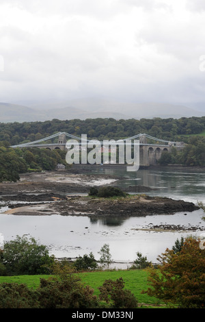 Die Menai-Brücke im Norden von Wales, Bangor, Anglesey verbindet. Stockfoto