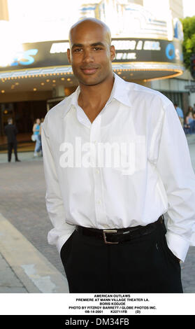 14. August 2001 - AMERICAN OUTLAWS. PREMIERE AM MANN VILLAGE THEATER LA. BORIS KODJOE. FITZROY BARRETT / 14.08.2001 K22711FB (D) (Kredit-Bild: © Globe Photos/ZUMAPRESS.com) Stockfoto