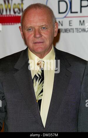 7. März 2002 - Los Angeles, Kalifornien - SHOWEST GALA AWARDS 2002. IM PARIS HOTEL IN LAS VEGAS. ANTHONY HOPKINS. FITZROY BARRETT / 07.03.2002 K24257FB (D) (Kredit-Bild: © Globe Photos/ZUMAPRESS.com) Stockfoto
