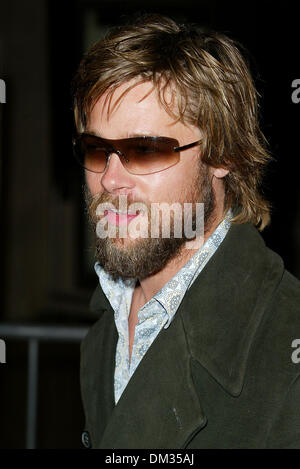 18. März 2002 - Los Angeles, Kalifornien - PANIC ROOM PREMIERE. IM LOEWS CENTURY PLAZA IN LOS ANGELES. BRAD PITT. FITZROY BARRETT / 18.03.2002 K24431FB (D) (Kredit-Bild: © Globe Photos/ZUMAPRESS.com) Stockfoto