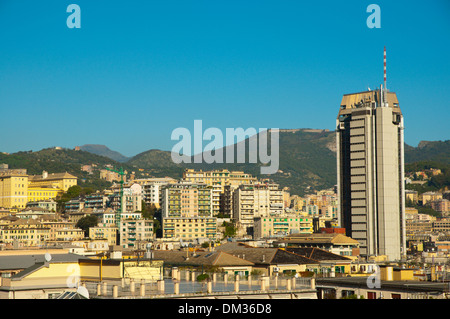 Blick über die Innenstadt in Richtung der Berge Genua Ligurien Italien Europa Stockfoto