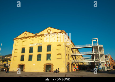 Molo Vecchio der alten Mole Porto Antico der alten Hafen Genua Ligurien Italien Europa Stockfoto