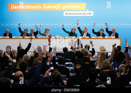 Berlin, Deutschland. 9. Dezember 2013. CDU kommt zusammen in Berlin, der Koalitionsvertrag zwischen CSU/CDU und SPD zu diskutieren. / Foto: CDU sagen Sie ja zu der Koalition Contract.Photo: Reynaldo Paganelli/NurPhoto © Reynaldo Paganelli/NurPhoto/ZUMAPRESS.com/Alamy Live News Stockfoto