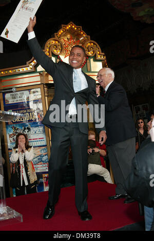 17. Januar 2002 - CUBA GOODING Jr... MIT HOLLYWOOD WALK OF FAME STAR GEEHRT. FITZROY BARRETT / 17.01.2002 K23830FB (D) (Kredit-Bild: © Globe Photos/ZUMAPRESS.com) Stockfoto
