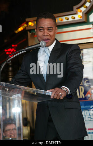17. Januar 2002 - CUBA GOODING Jr... MIT HOLLYWOOD WALK OF FAME STAR GEEHRT. FITZROY BARRETT / 17.01.2002 K23830FB (D) (Kredit-Bild: © Globe Photos/ZUMAPRESS.com) Stockfoto