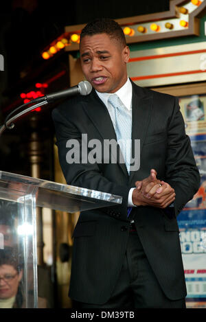 17. Januar 2002 - CUBA GOODING Jr... MIT HOLLYWOOD WALK OF FAME STAR GEEHRT. FITZROY BARRETT / 17.01.2002 K23830FB (D) (Kredit-Bild: © Globe Photos/ZUMAPRESS.com) Stockfoto