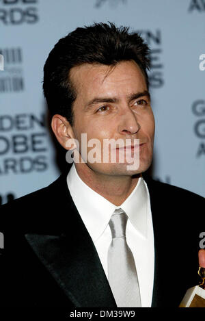 20. Januar 2002 - 59. GOLDEN AWARDS. IM BEVERLY HILTON HOTEL HILLS BEVERLY CA... CHARLIE SHEEN. FITZROY BARRETT / 20.01.2002 K23865FB (D) (Kredit-Bild: © Globe Photos/ZUMAPRESS.com) Stockfoto