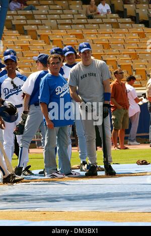 10. August 1902 - Los Angeles, Kalifornien - HOLLYWOOD Sterne Baseball-Spiel. IM DODGER STADIUM IN LOS ANGELES, KALIFORNIEN. DAVID BOREANAZ. FITZROY BARRETT / 10.08.2002 K25794FB (D) (Kredit-Bild: © Globe Photos/ZUMAPRESS.com) Stockfoto