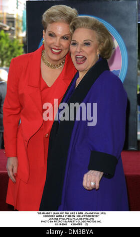 14. Februar 2001 - '' DEAR ABBY (PAULINE PHILLIPS & DTR. JEANNE PHILLIPS). AUSGEZEICHNET MIT EINEM STERN AUF DEM HOLLYWOOD BLVD. ''. JEANNE PHILLIPS & PAULINE PHILLIPS. FITZROY BARRETT / 14.02.2001 K21047FB (D) (Kredit-Bild: © Globe Photos/ZUMAPRESS.com) Stockfoto