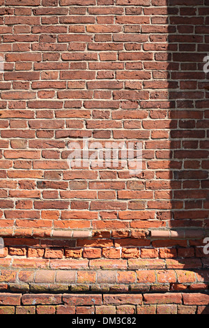 Hintergrund. Antike Wand aus braunem Backstein Stockfoto