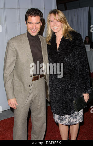 29. November 2001 - 9. jährliche göttlichen Plan. OPENING NIGHT GALA BARKER AUFHÄNGER SANTA MONICA CA. ERIC McCORMACK & Frau JANET HOLDEN. FITZROY BARRETT / 29.11.2001 K23476FB (D) (Kredit-Bild: © Globe Photos/ZUMAPRESS.com) Stockfoto