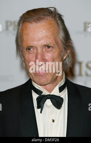 9. Mai 2002 - Los Angeles, Kalifornien - 6TH ANNUAL PRISM AWARDS. BEI CBS Fernsehen Los Angeles IN LOS ANGELES, Kalifornien. DAVID CARRADINE. FITZROY BARRETT / 09.05.2002 K24938FB (D) (Kredit-Bild: © Globe Photos/ZUMAPRESS.com) Stockfoto