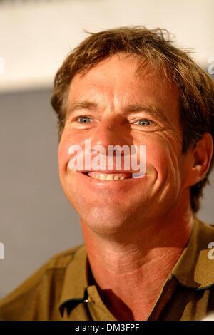 8. September 2002 - Toronto, Kanada - Pressekonferenz dem Himmel so fern. AUF DEM TORONTO INTERNATIONAL FILMFESTIVAL. AN DEN VIER JAHRESZEITEN HOTEL TORONTO KANADA. DENNIS QUAID. FITZROY BARRETT / 08.09.2002 K26026FB (D) (Kredit-Bild: © Globe Photos/ZUMAPRESS.com) Stockfoto