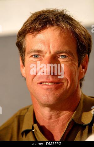 8. September 2002 - Toronto, Kanada - Pressekonferenz dem Himmel so fern. AUF DEM TORONTO INTERNATIONAL FILMFESTIVAL. AN DEN VIER JAHRESZEITEN HOTEL TORONTO KANADA. DENNIS QUAID. FITZROY BARRETT / 08.09.2002 K26026FB (D) (Kredit-Bild: © Globe Photos/ZUMAPRESS.com) Stockfoto