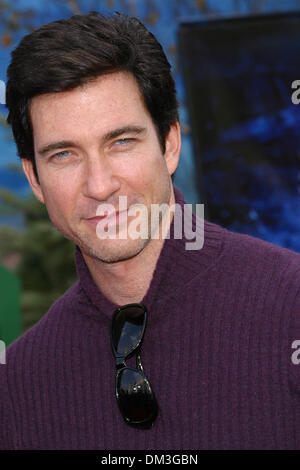 27. Oktober 2002 - Hollywood, Kalifornien - DYLAN McDERMOTT... SANTA CLAUSE 2 PREMIERE. IM EL CAPITAN THEATRE IN HOLLYWOOD, CA. FITZROY BARRETT / 27.10.2002 K26859FB (D) (Kredit-Bild: © Globe Photos/ZUMAPRESS.com) Stockfoto