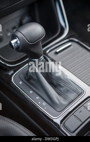 Auswahl eines Automatik-Getriebes Autos Stockfoto
