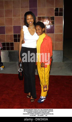 30. März 2001 - NSYNC größer als LIVE-Konzert-Film. IM CALIFORNIA SCIENCE CENTER IMAX THEATER. GARCELLE BEAUVAIS & SOHN OLIVER. FITZROY BARRETT / 30.03.2001 K21423FB (D) (Kredit-Bild: © Globe Photos/ZUMAPRESS.com) Stockfoto