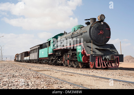 Erhaltene Dampf Lok auf der Hedschas-Bahn in der Nähe von Wadi Rum, Jordanien. Stockfoto