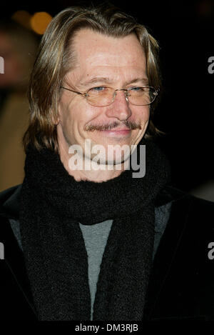 18. März 2002 - Los Angeles, Kalifornien - PANIC ROOM PREMIERE. IM LOEWS CENTURY PLAZA IN LOS ANGELES. GARY OLDMAN. FITZROY BARRETT / 18.03.2002 K24431FB (D) (Kredit-Bild: © Globe Photos/ZUMAPRESS.com) Stockfoto