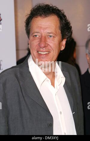 14. Oktober 2002 - Los Angeles, Kalifornien - GEOFFREY RUSH... FRIDA LOS ANGELES PREMIERE AT DIE. LOS ANGELES COUNTY MUSEUM OF ART. FITZROY BARRETT / 14.10.2002 K26618FB (D) (Kredit-Bild: © Globe Photos/ZUMAPRESS.com) Stockfoto