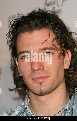 19. November 2002 - Beverly Hills, Kalifornien - JC CHASEZ-... 30. AMERICAN MUSIC AWARDS NOMINIERUNGEN - IM BEVERLY HILTON HOTEL IN BEVERLY HILLS, CA.-. FITZROY BARRETT / 19.11.2002 - K27215FB (D) (Kredit-Bild: © Globe Photos/ZUMAPRESS.com) Stockfoto