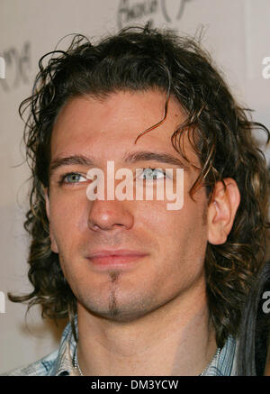 19. November 2002 - Beverly Hills, Kalifornien - JC CHASEZ-... 30. AMERICAN MUSIC AWARDS NOMINIERUNGEN - IM BEVERLY HILTON HOTEL IN BEVERLY HILLS, CA.-. FITZROY BARRETT / 19.11.2002 - K27215FB (D) (Kredit-Bild: © Globe Photos/ZUMAPRESS.com) Stockfoto