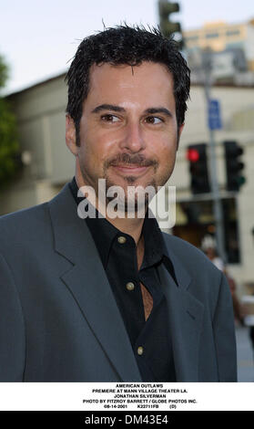 14. August 2001 - AMERICAN OUTLAWS. PREMIERE AM MANN VILLAGE THEATER LA. JONATHAN SILVERMAN. FITZROY BARRETT / 14.08.2001 K22711FB (D) (Kredit-Bild: © Globe Photos/ZUMAPRESS.com) Stockfoto