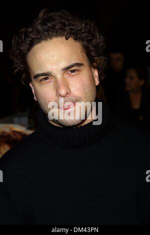 10. Dezember 2001 - VANILLA SKY PREMIERE. AN GRAUMAN MANN CHINESE THEATRE IN LOS ANGELES CA... JOHNNY GALECKI. FITZROY BARRETT / 10.12.2001 K23609FB (D) (Kredit-Bild: © Globe Photos/ZUMAPRESS.com) Stockfoto