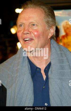 11. Februar 2002 PREMIERE - Los Angeles, Kalifornien - Kreuzung. AN GRAUMANS CHINESE THEATRE IN LOS ANGELES. JON VOIGHT. FITZROY BARRETT / 11.02.2002 K24302FB (D) (Kredit-Bild: © Globe Photos/ZUMAPRESS.com) Stockfoto