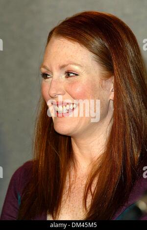 8. September 2002 - Toronto, Kanada - Pressekonferenz dem Himmel so fern. AUF DEM TORONTO INTERNATIONAL FILMFESTIVAL. AN DEN VIER JAHRESZEITEN HOTEL TORONTO KANADA. JULIANNE MOORE. FITZROY BARRETT / 08.09.2002 K26026FB (D) (Kredit-Bild: © Globe Photos/ZUMAPRESS.com) Stockfoto