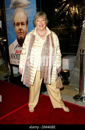 12. Dezember 2002 - Los Angeles, Kalifornien, USA - K27980FB LOS ANGELES PREMIERE - ABOUT SCHMIDT. DIE AKADEMIE, BEVERLY HILLS, CA.12/12/02. FITZROY BARRETT / 2002.KATHY BATES (Kredit-Bild: © Globe Photos/ZUMAPRESS.com) Stockfoto