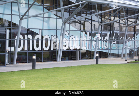 29.11.2013 London Southend Airport Schild am Terminalgebäude Stockfoto