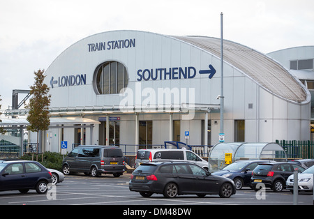 29.11.2013 London Southend Airport train Station Zeichen Stockfoto